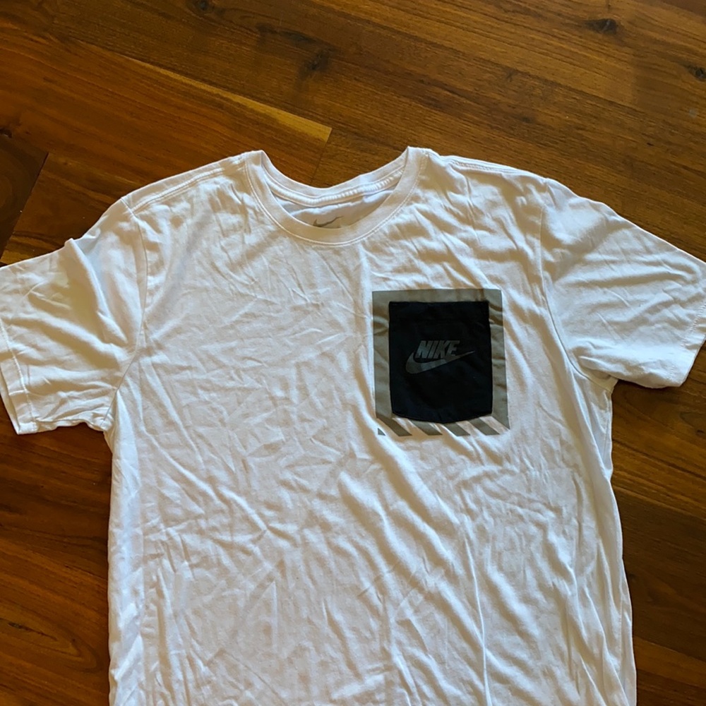 Men’s Nike tee. Excuse the wrinkles.